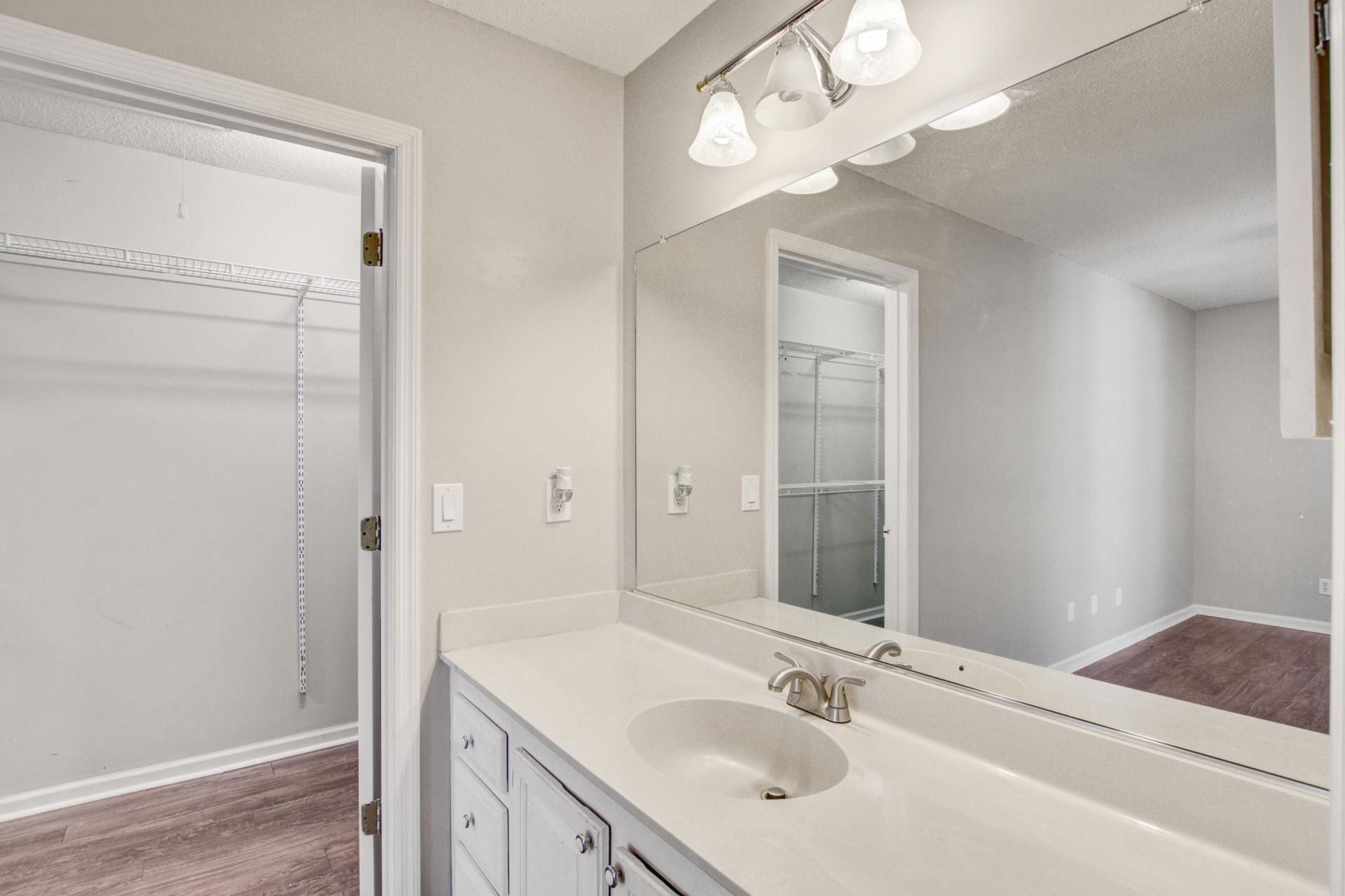 2417 Hansard Drive Photo 24