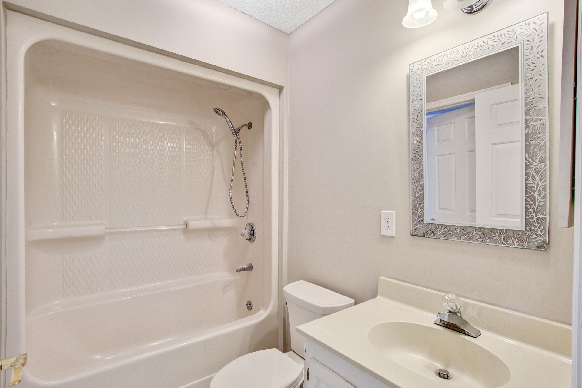 2417 Hansard Drive Photo 25