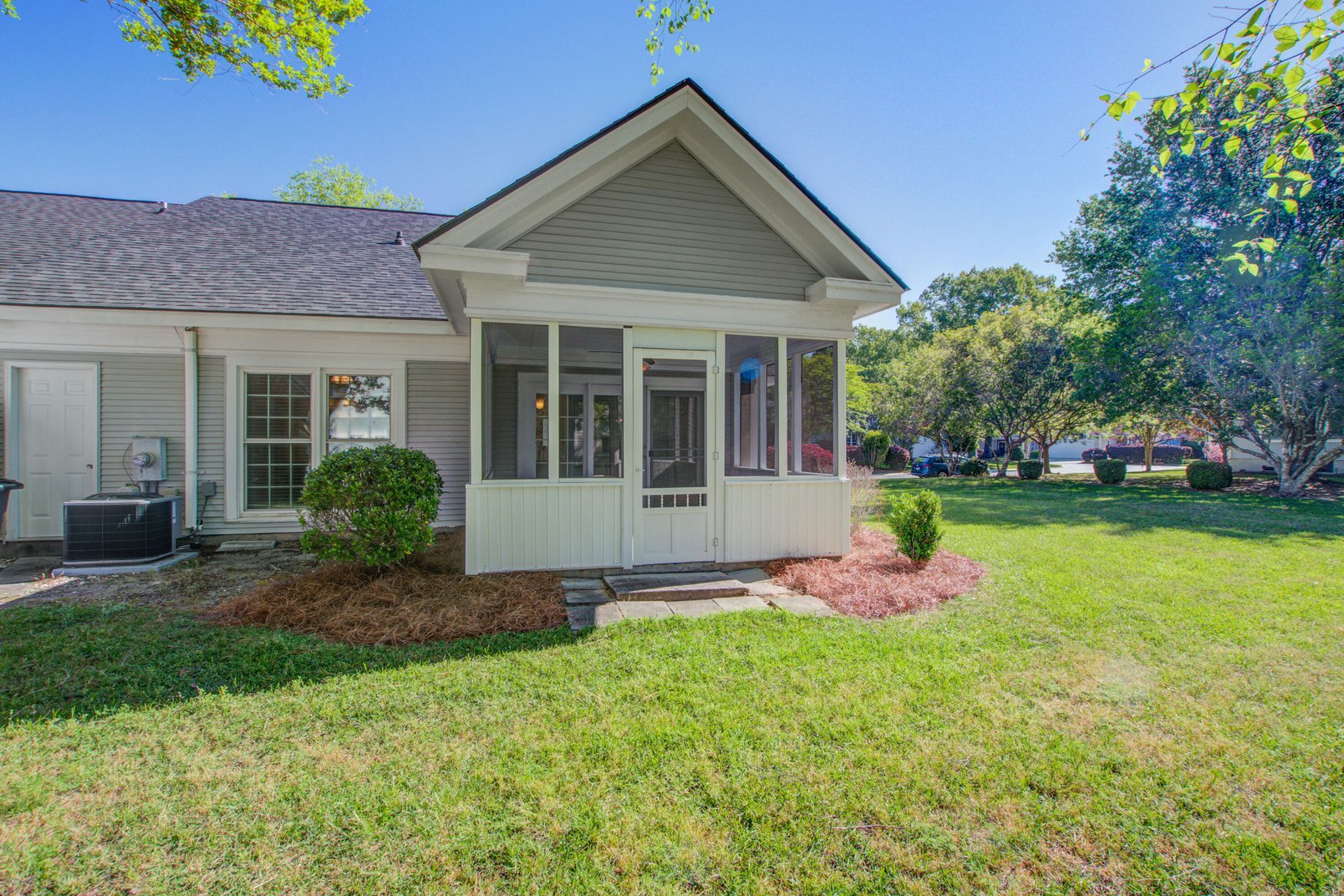 2417 Hansard Drive Photo 31