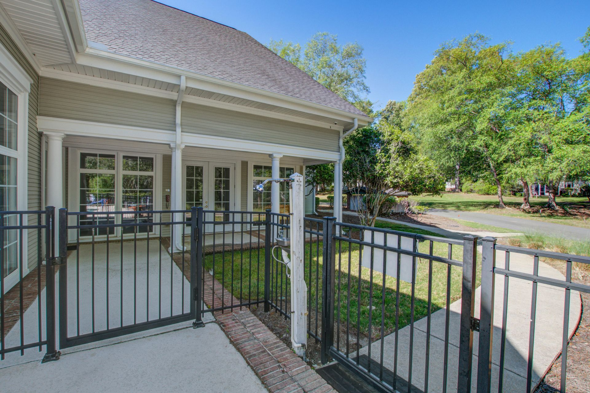 2417 Hansard Drive Photo 35