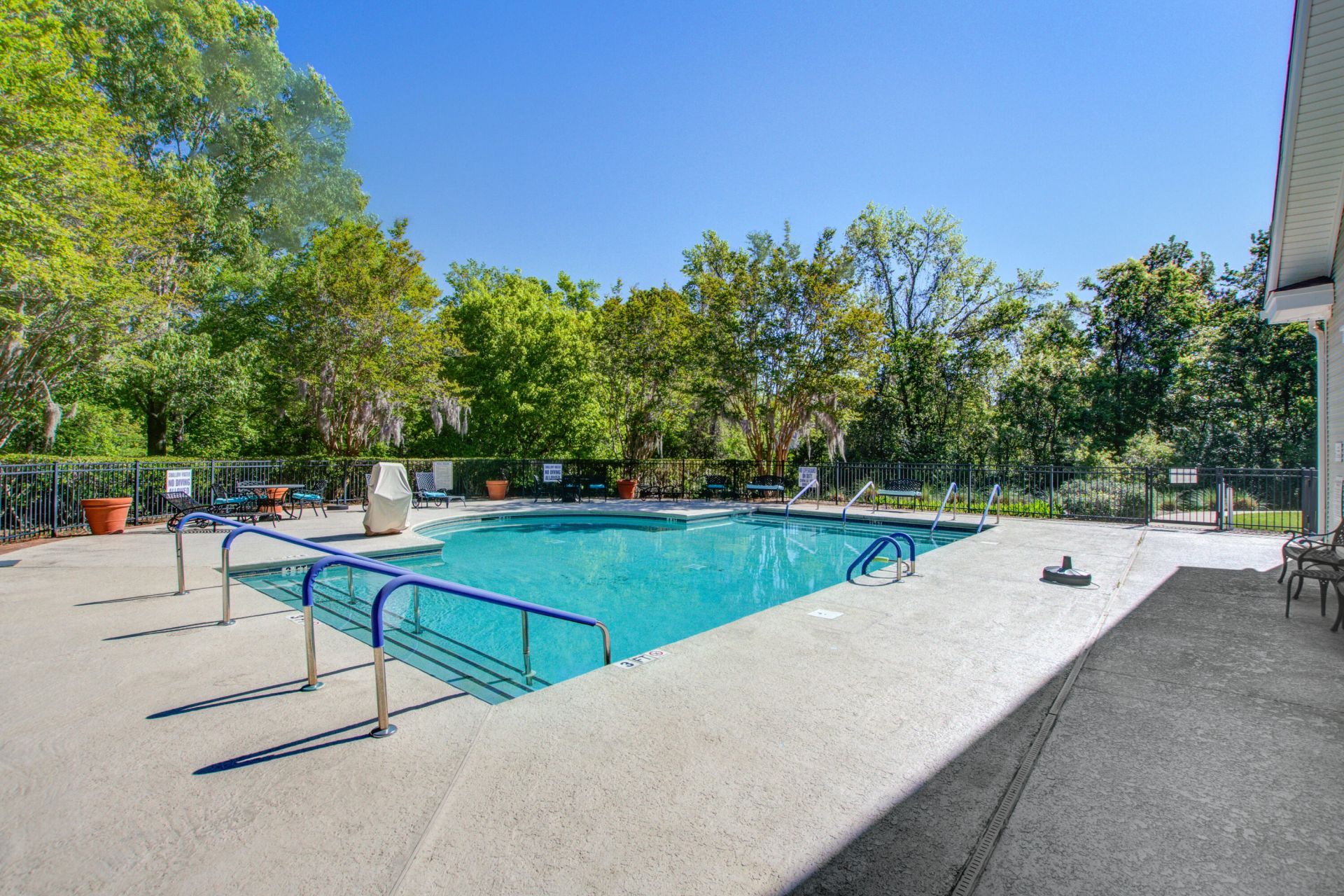 2417 Hansard Drive Photo 36