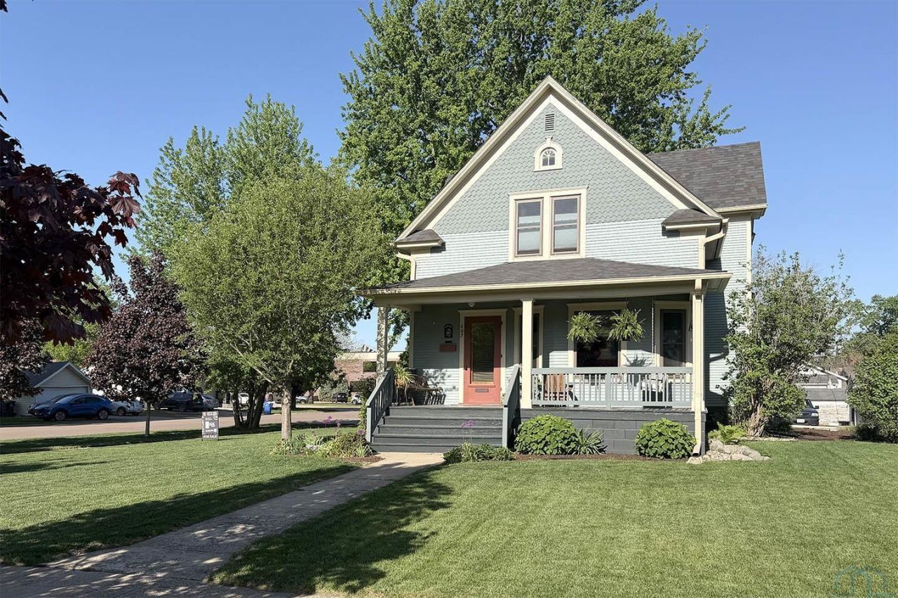 407 2nd Avenue Ne, Sioux Center, IA 51250 Main Photo