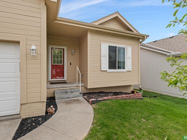 15113 Camden Avenue , Omaha, NE 68116