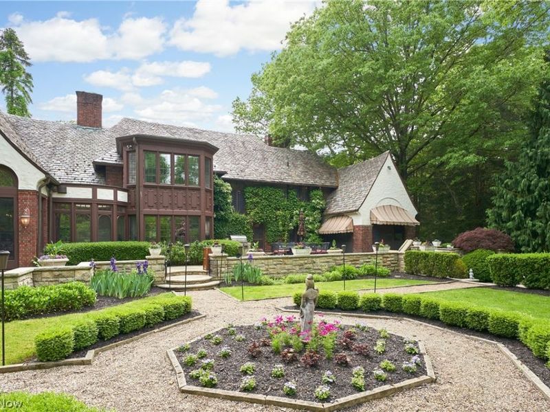 69 E Fairlawn Boulevard, Akron, OH 44313 Photo 10