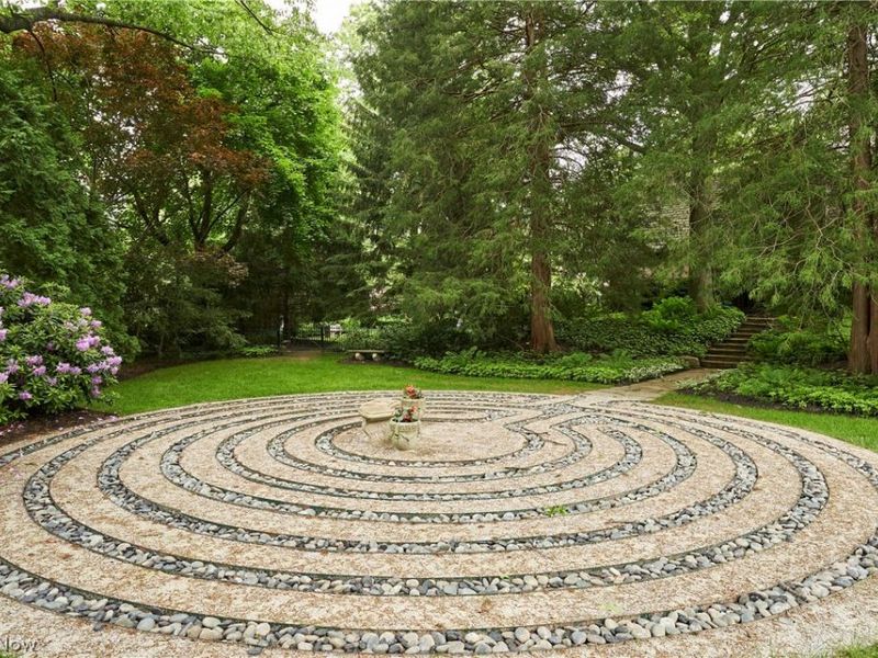 69 E Fairlawn Boulevard, Akron, OH 44313 Photo 12