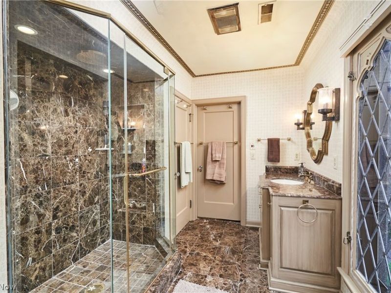 69 E Fairlawn Boulevard , Akron, OH 44313 Photo 36