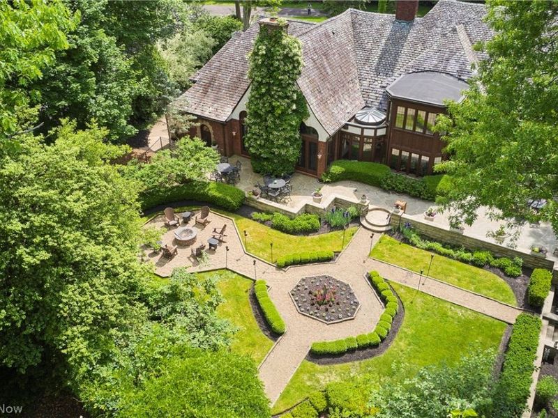 69 E Fairlawn Boulevard , Akron, OH 44313 Photo 4