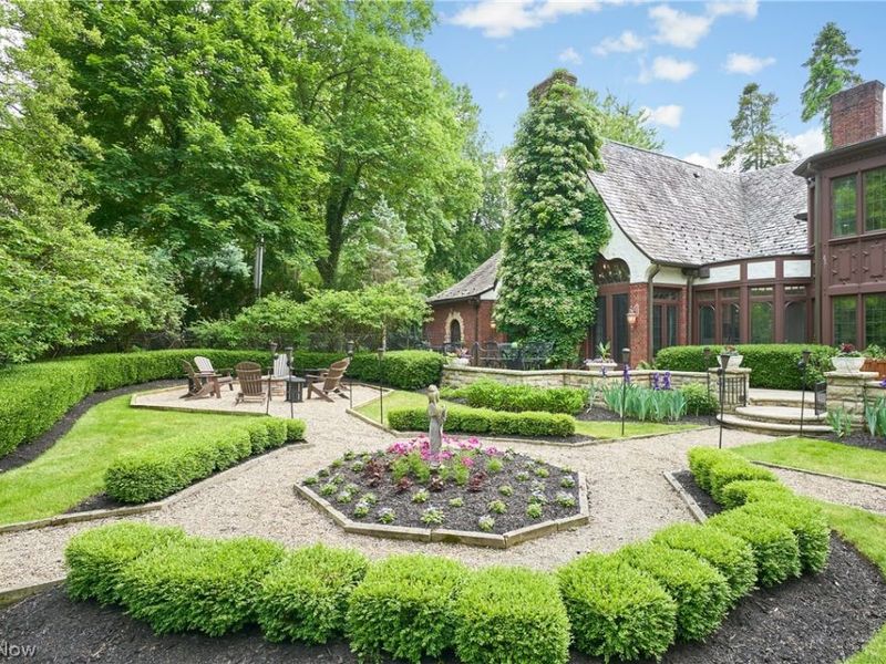 69 E Fairlawn Boulevard, Akron, OH 44313 Photo 9