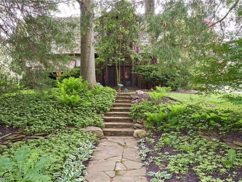 69 E Fairlawn Boulevard, Akron, OH 44313 Photo 9