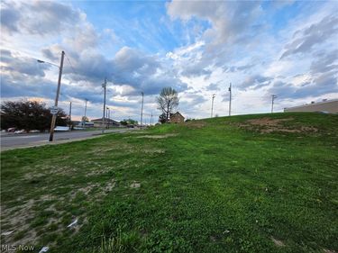 501 Wheeling Avenue , Cambridge, OH 43725