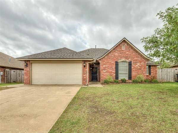 320 Madison Place Drive, Moore, OK 73160