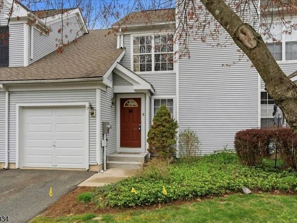 5 Ajax Ct, Allamuchy, NJ 07840