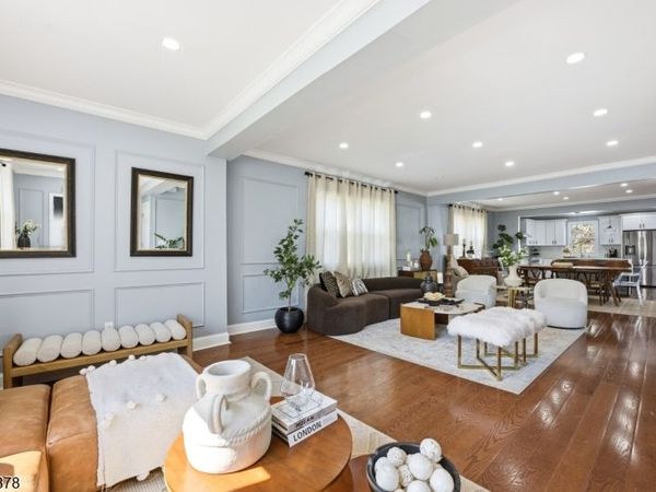 301 Roosevelt Ave, Hasbrouck Heights, NJ 07604