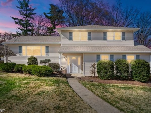 15 Stuckler Ln, Wayne, NJ 07470