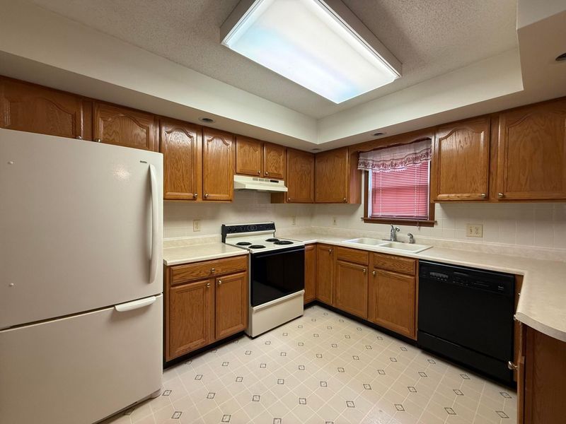 216 Westwood Drive, Circleville, OH 43113 Photo 3