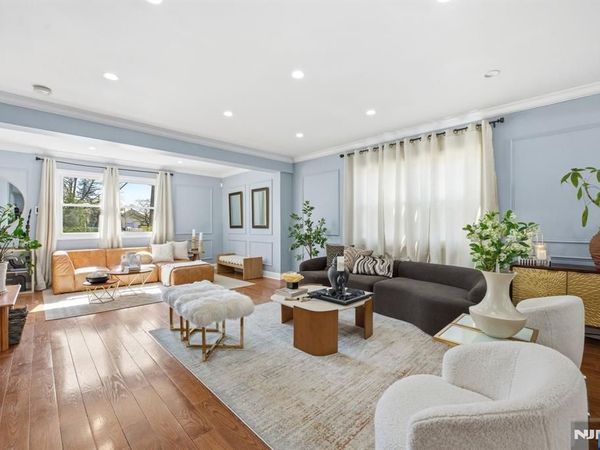 301 Roosevelt Avenue, Hasbrouck Heights, NJ 07604