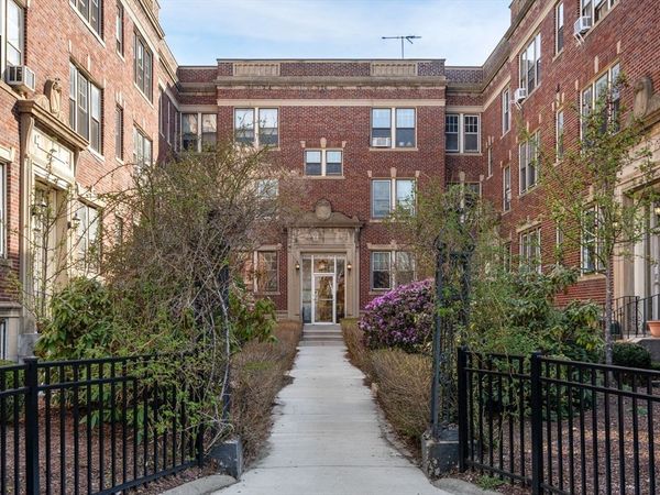 461 Washington Street, Unit 1, Brookline, MA 02446