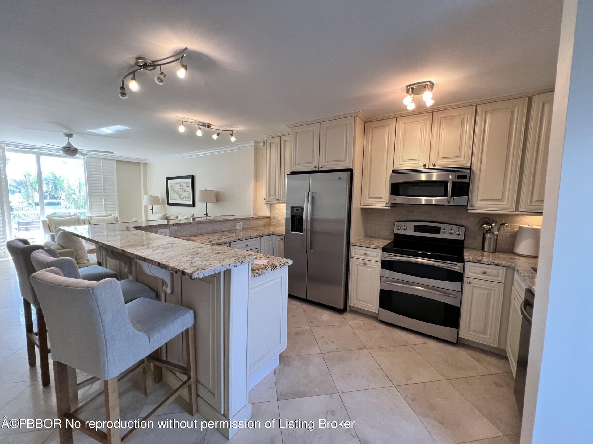 139 Sunrise Avenue, Unit 202, Palm Beach, FL 33480 Photo