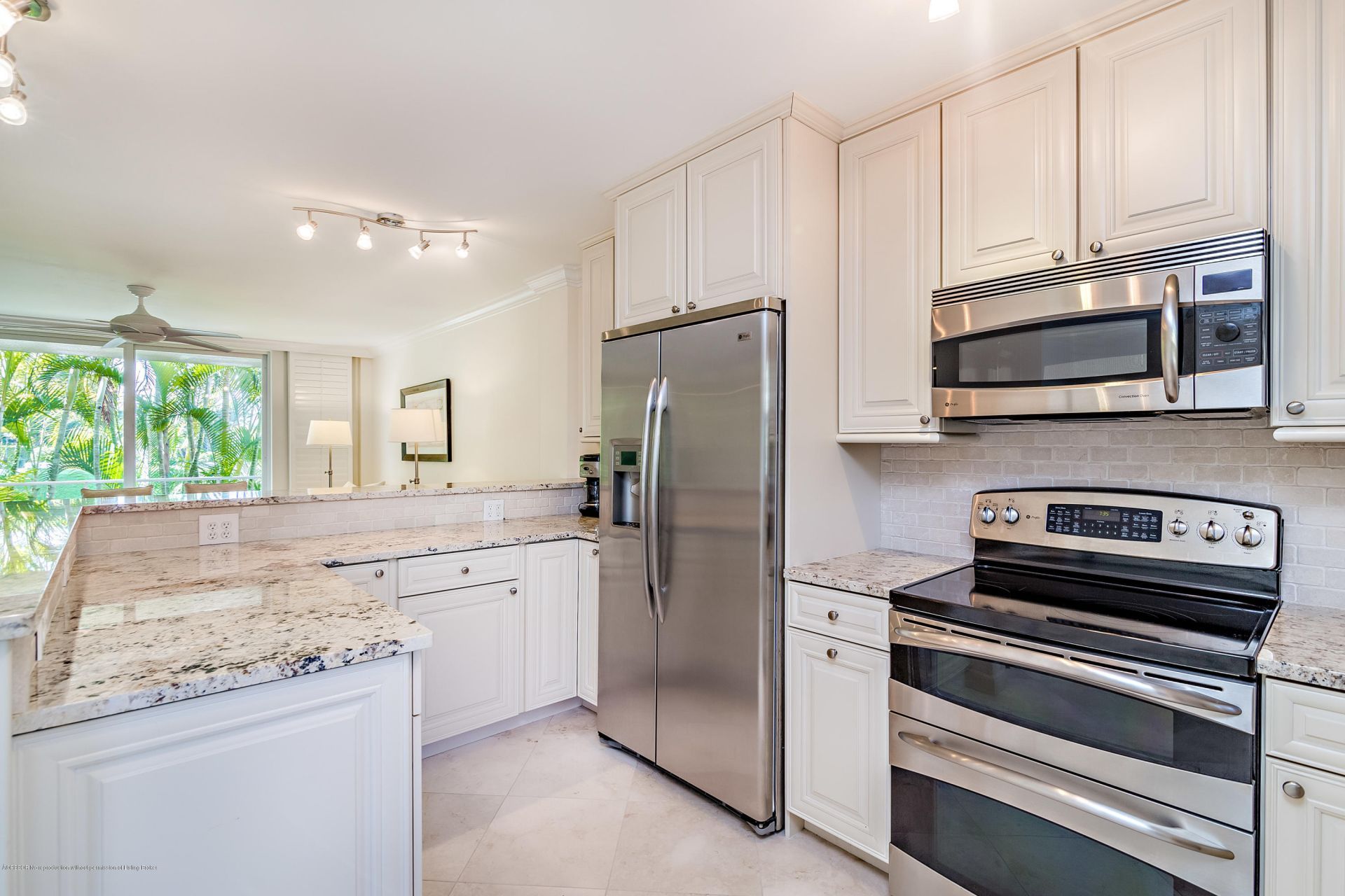 139 Sunrise Avenue, Unit 202, Palm Beach, FL 33480 Photo