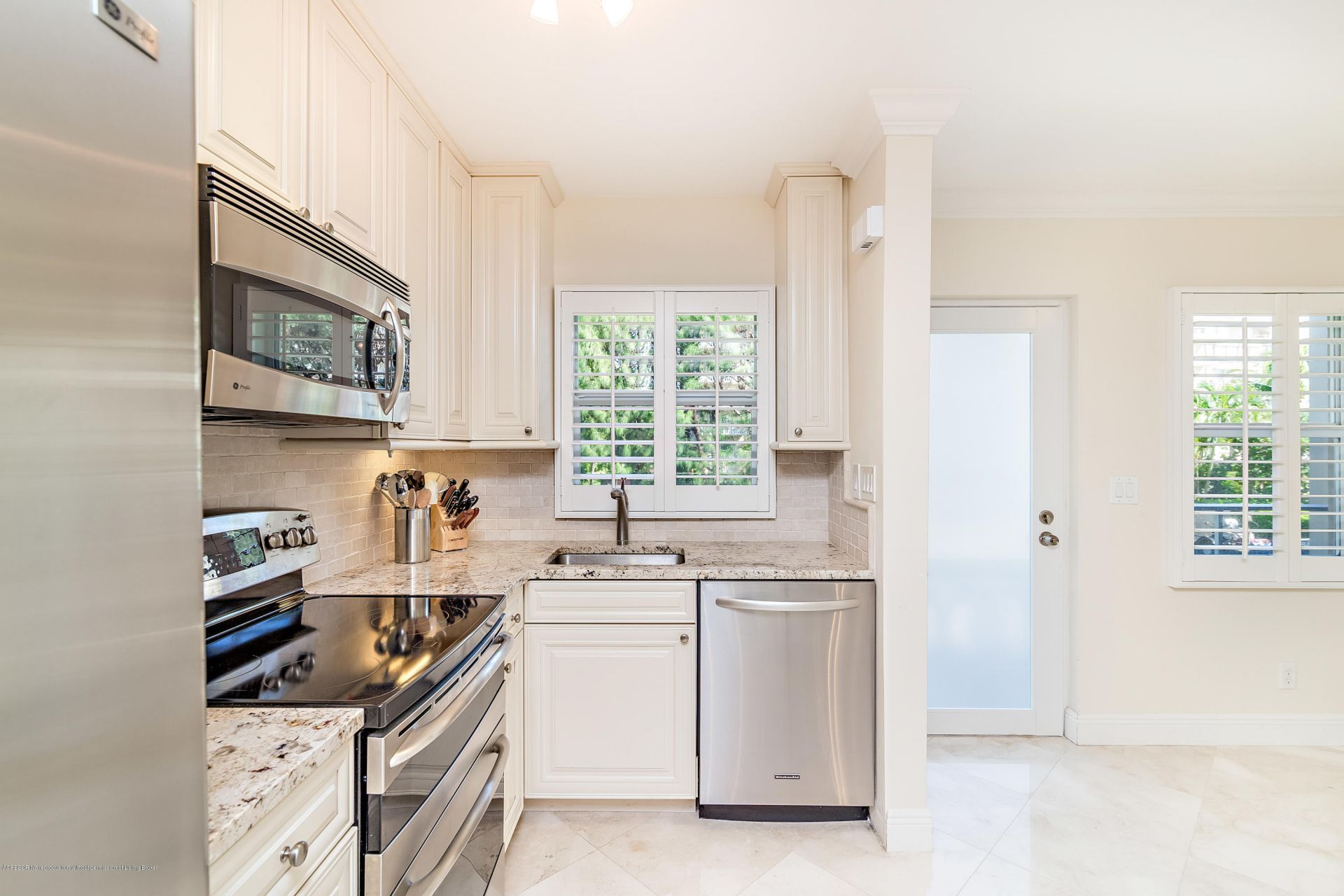 139 Sunrise Avenue, Unit 202, Palm Beach, FL 33480 Photo