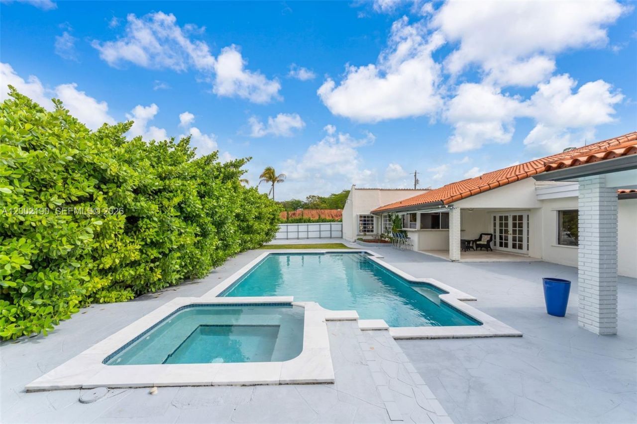 11350 SW 30th St , Miami, FL 33165 Photo