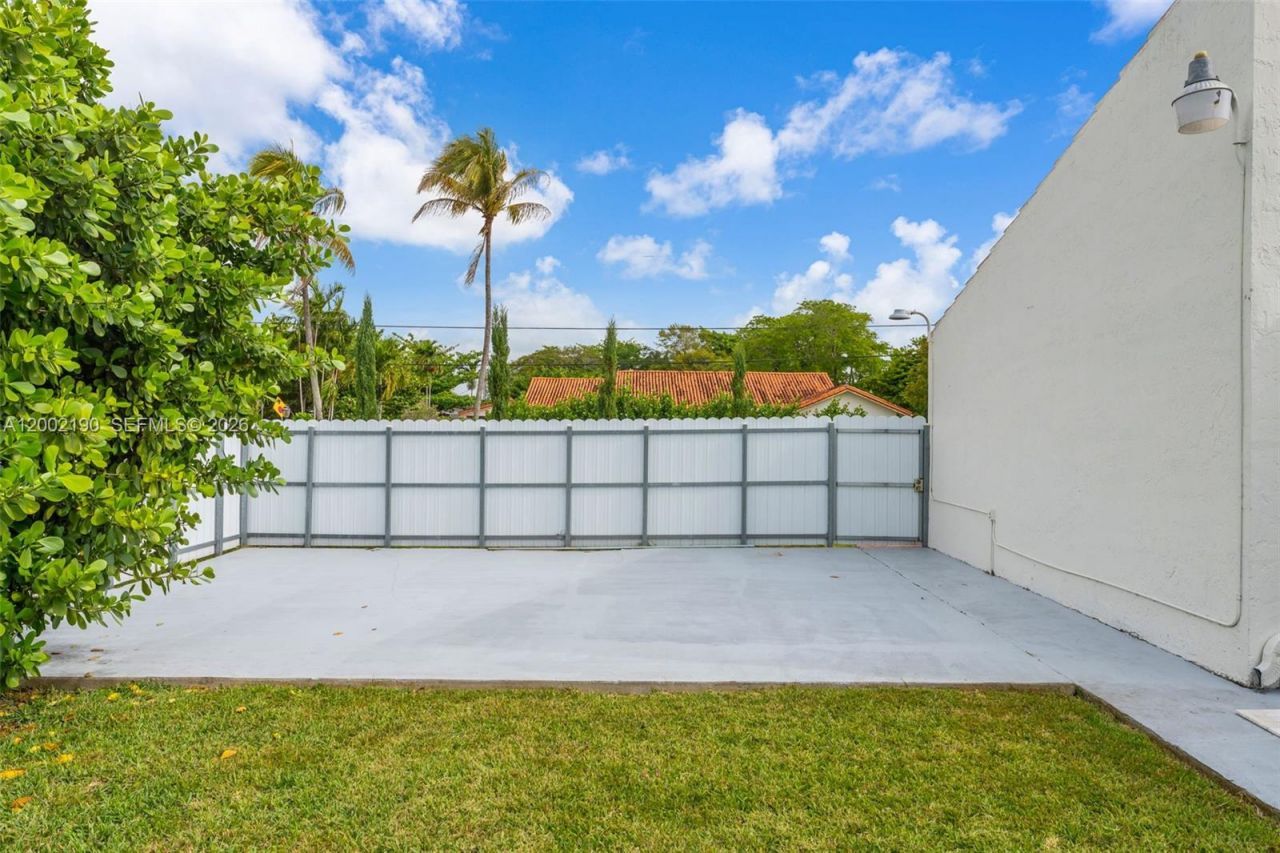 11350 SW 30th St , Miami, FL 33165 Photo