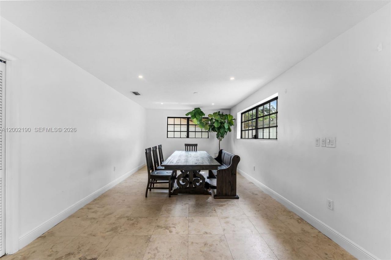 11350 SW 30th St , Miami, FL 33165 Photo