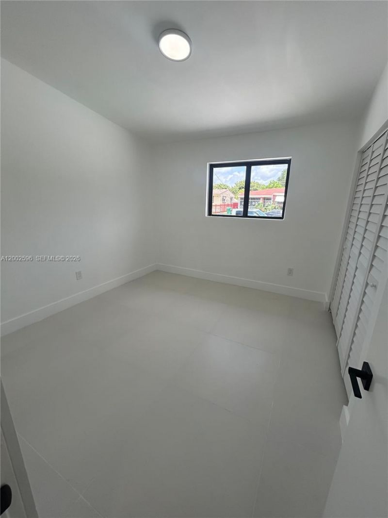 1242 NE 145th St, Miami, FL 33161 Photo