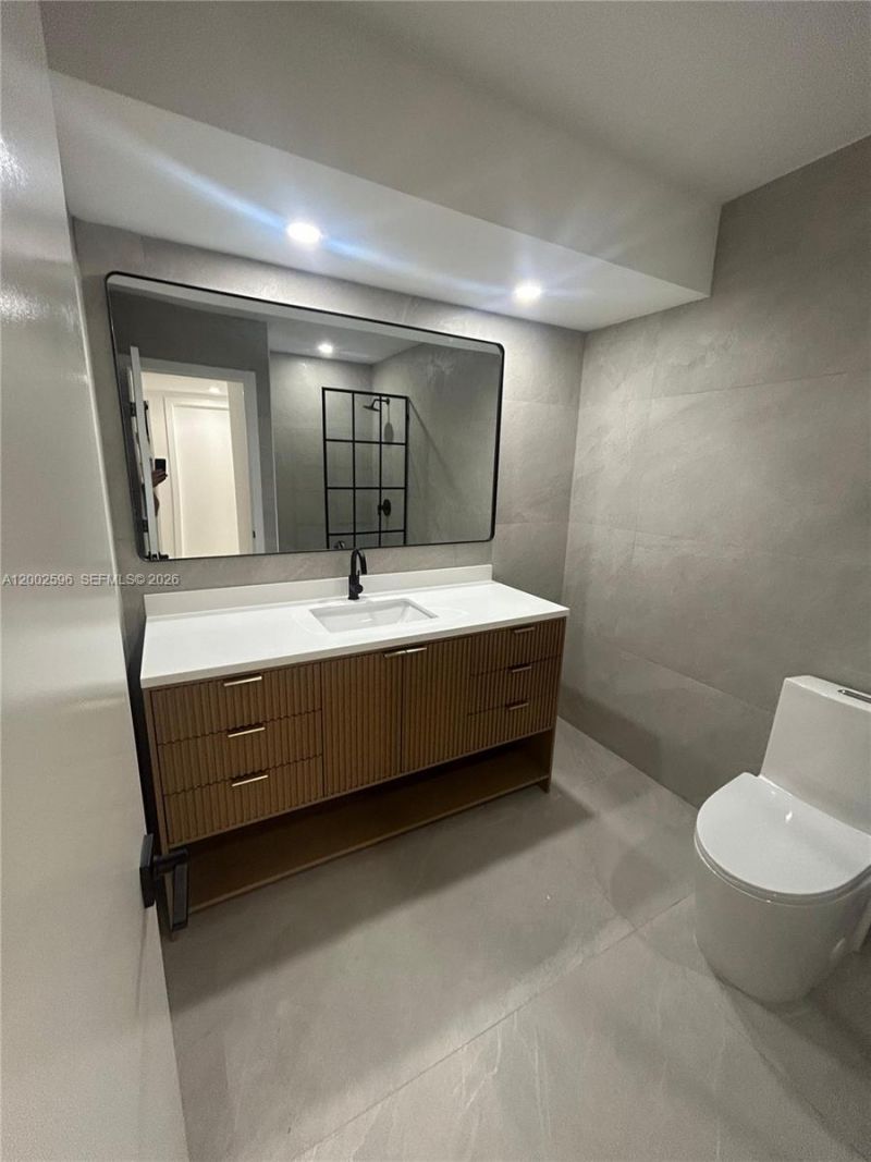 1242 NE 145th St, Miami, FL 33161 Photo