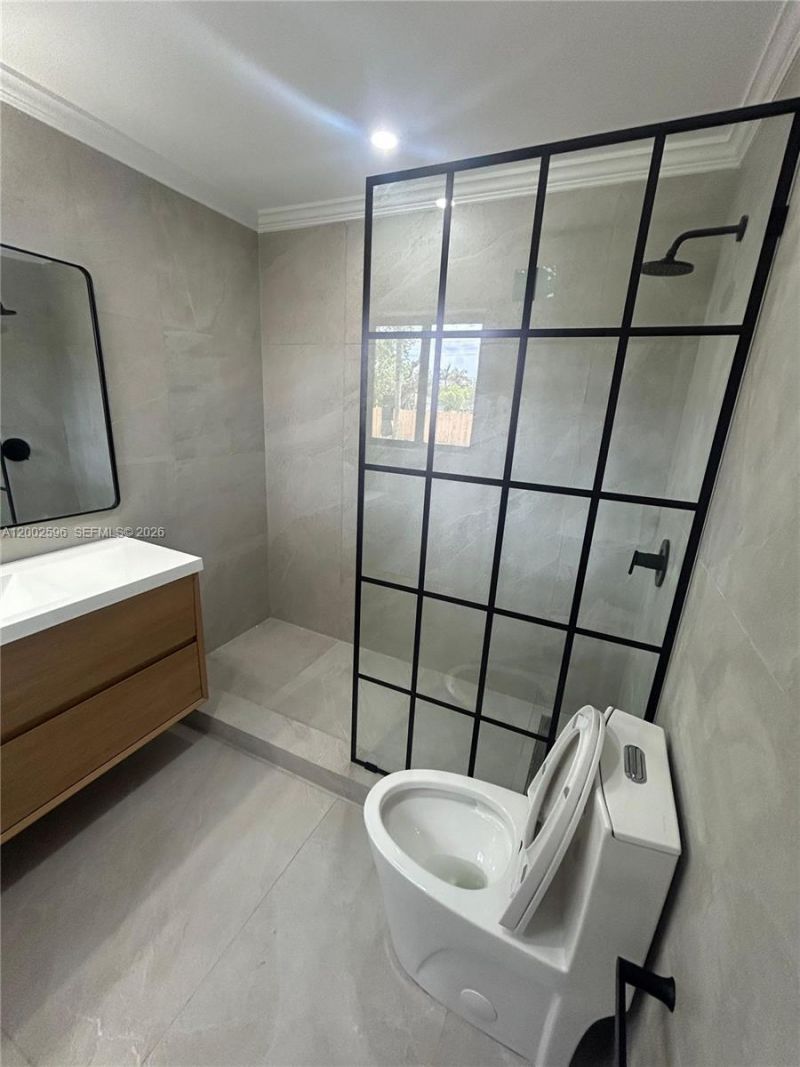 1242 NE 145th St, Miami, FL 33161 Photo