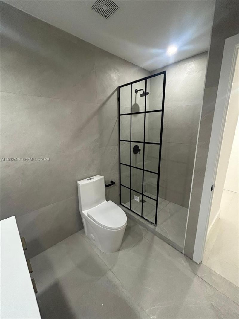 1242 NE 145th St, Miami, FL 33161 Photo