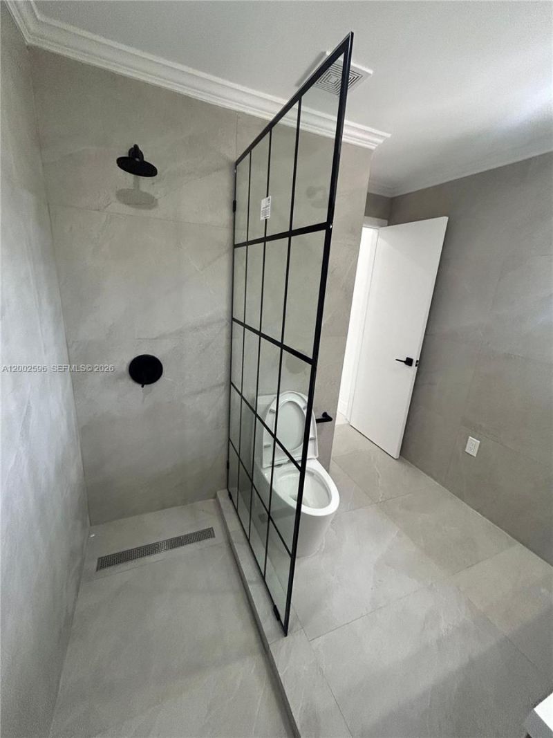 1242 NE 145th St, Miami, FL 33161 Photo