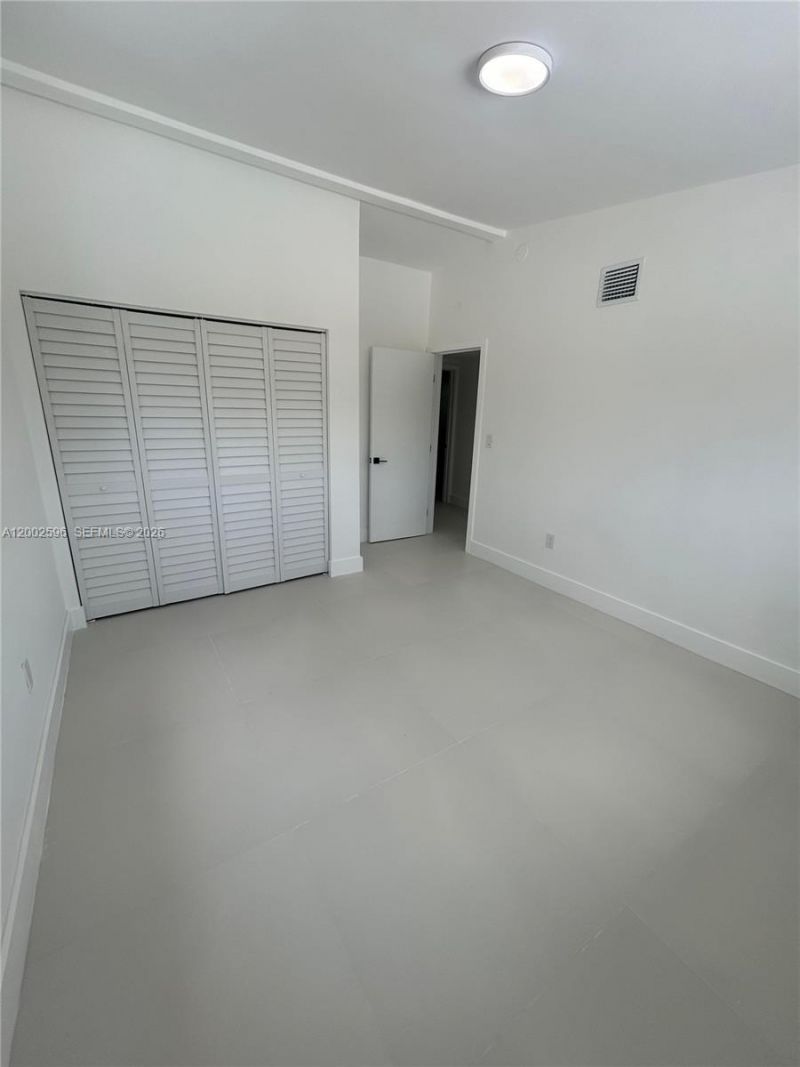 1242 NE 145th St, Miami, FL 33161 Photo