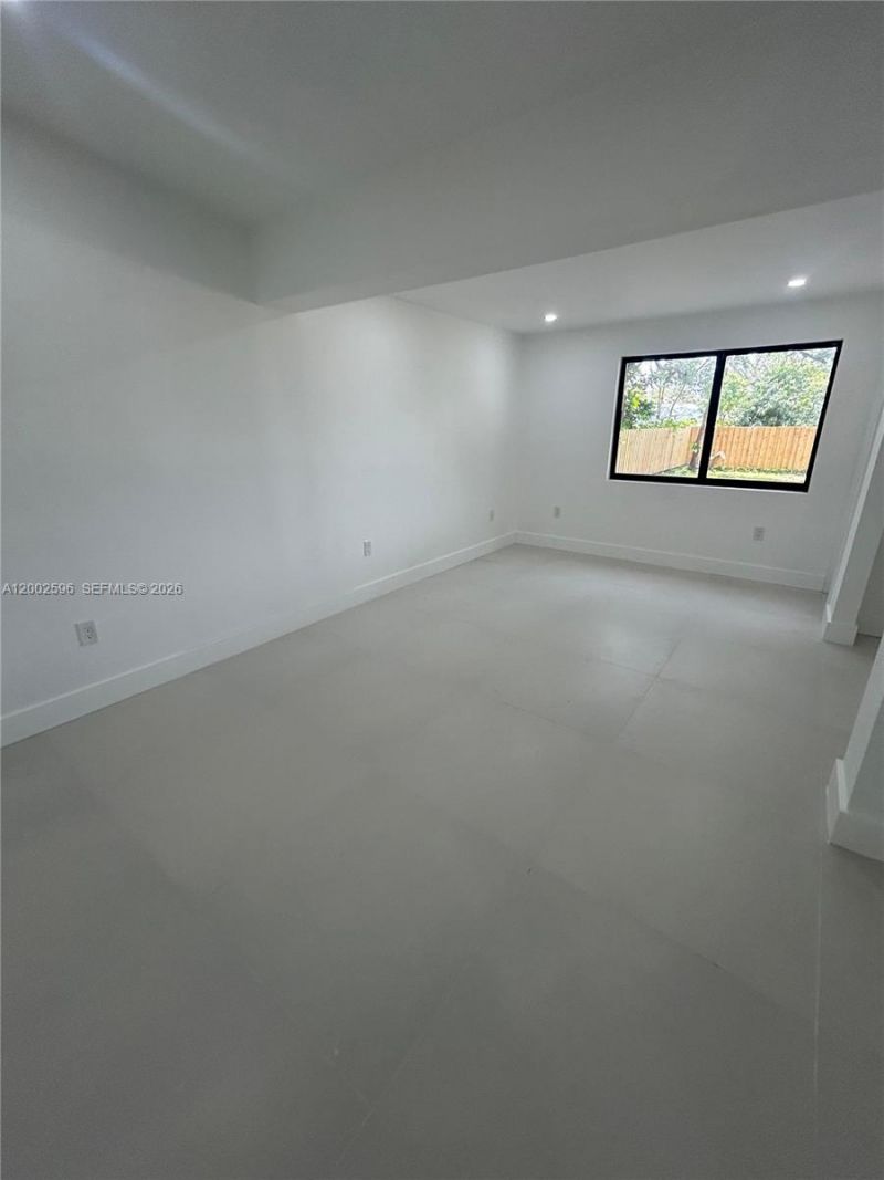 1242 NE 145th St, Miami, FL 33161 Photo