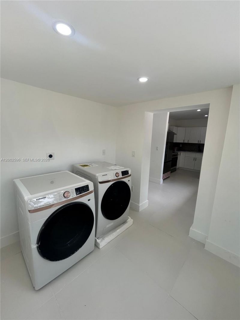 1242 NE 145th St, Miami, FL 33161 Photo