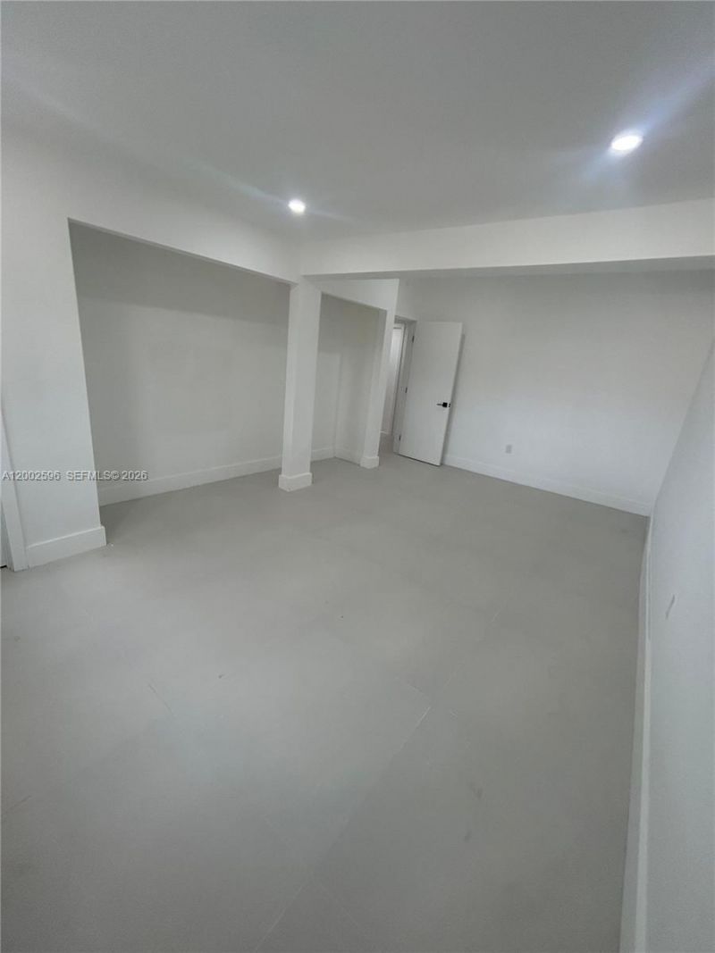 1242 NE 145th St, Miami, FL 33161 Photo