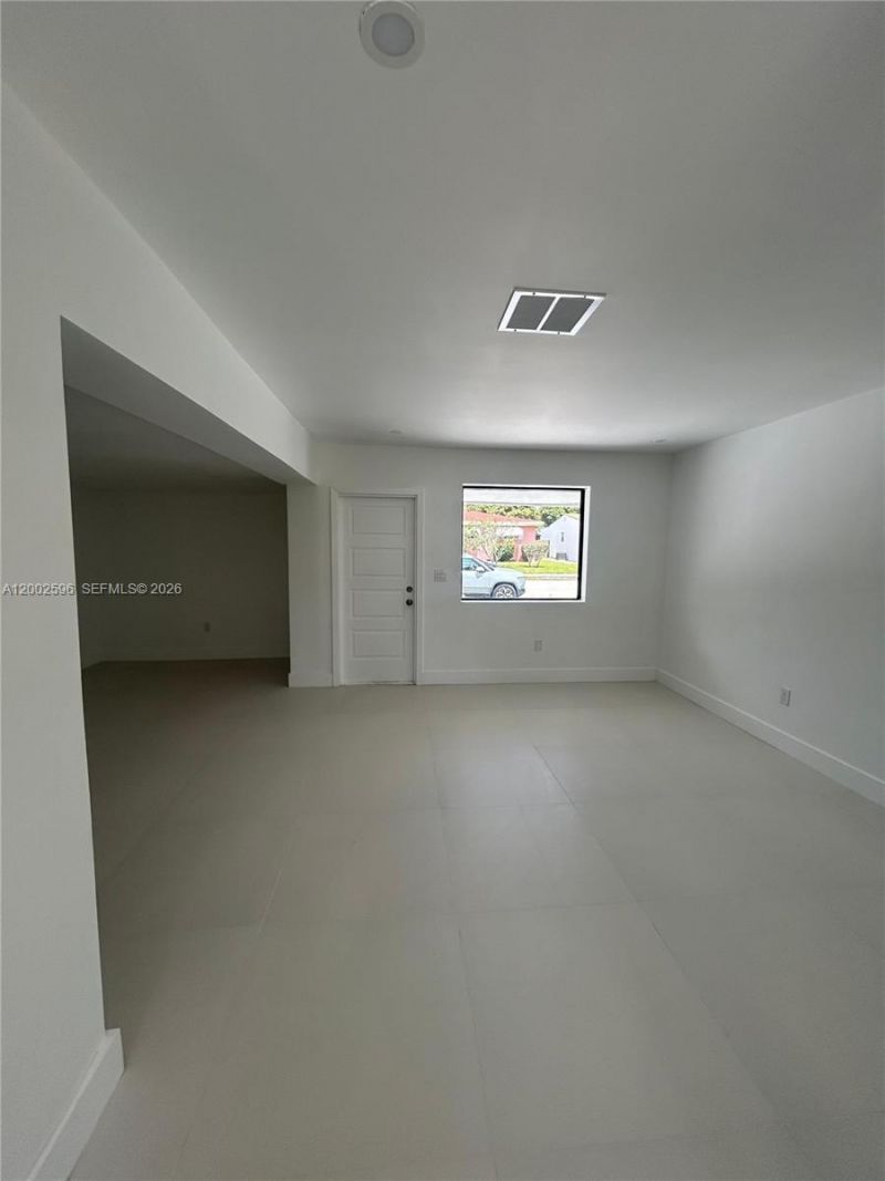 1242 NE 145th St, Miami, FL 33161 Photo