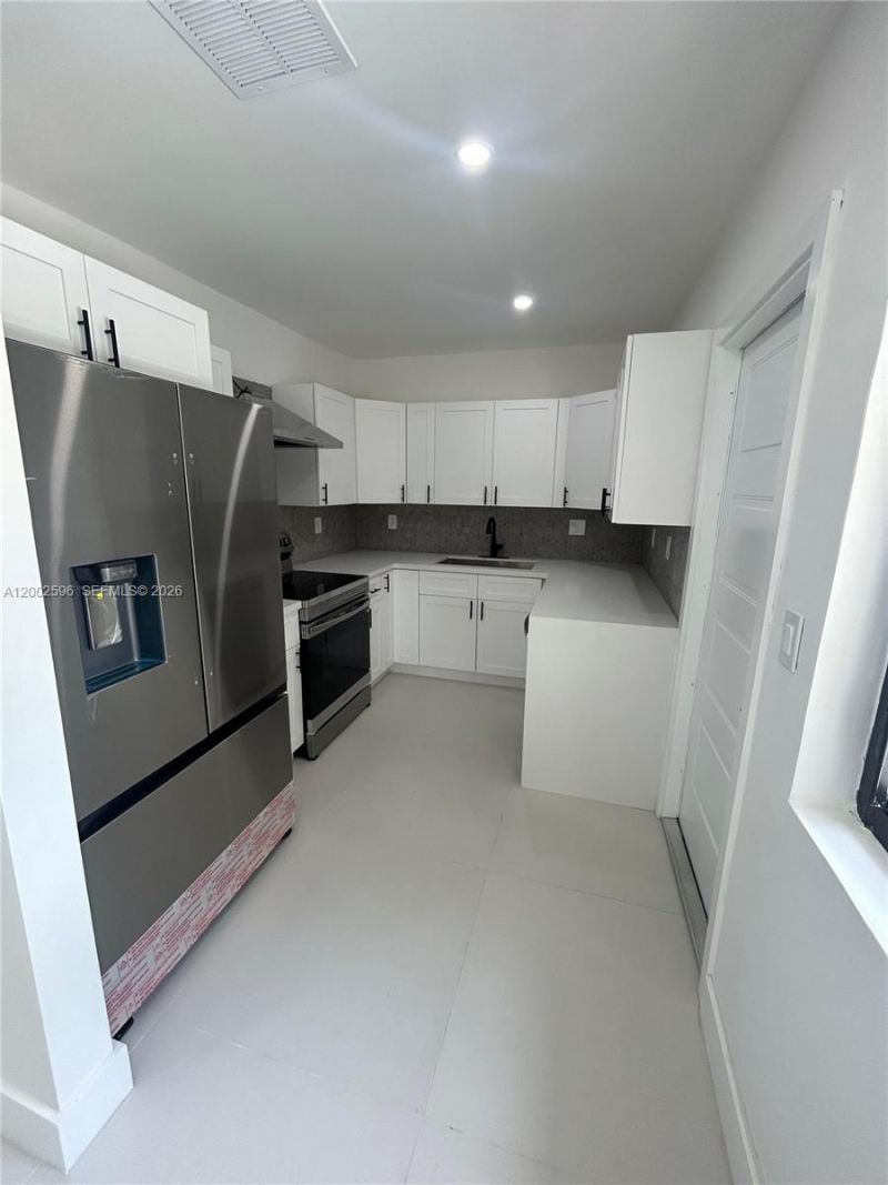 1242 NE 145th St, Miami, FL 33161 Photo