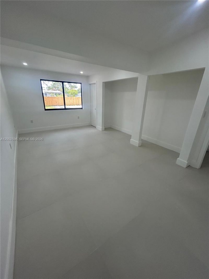 1242 NE 145th St, Miami, FL 33161 Photo