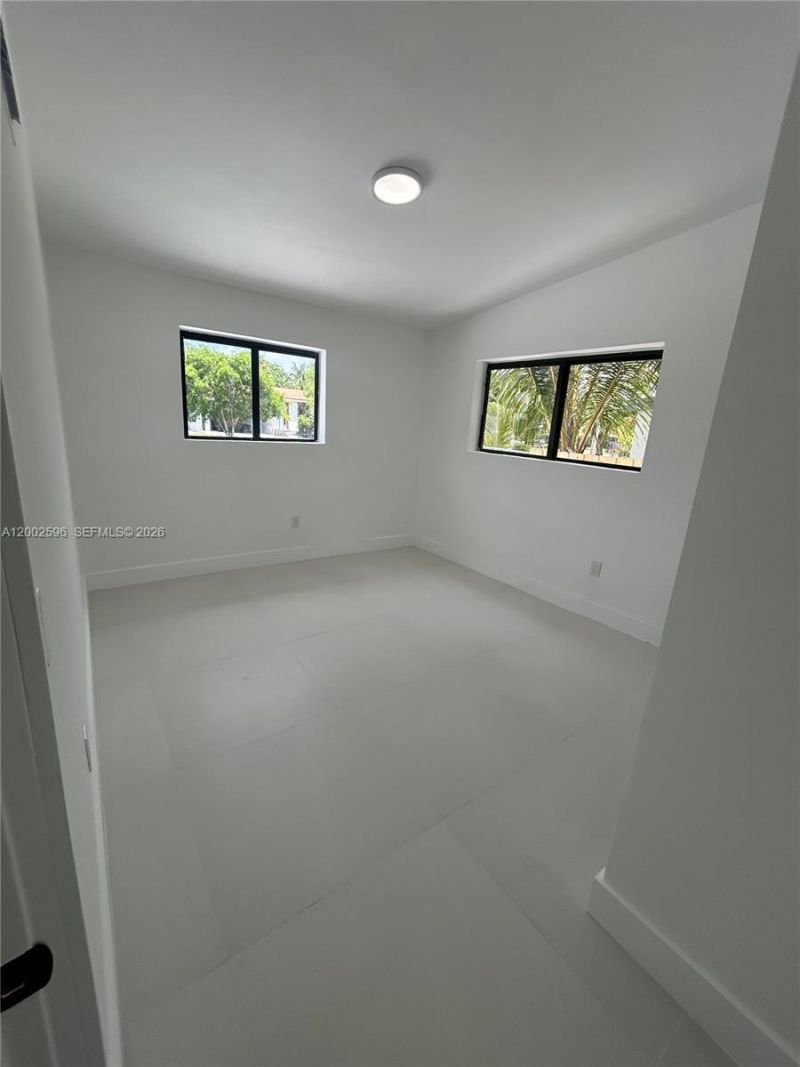 1242 NE 145th St, Miami, FL 33161 Photo