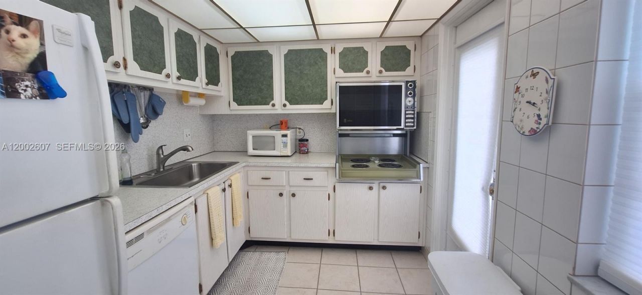 700 NE 14th Ave, Unit 407, Hallandale Beach, FL 33009 Photo