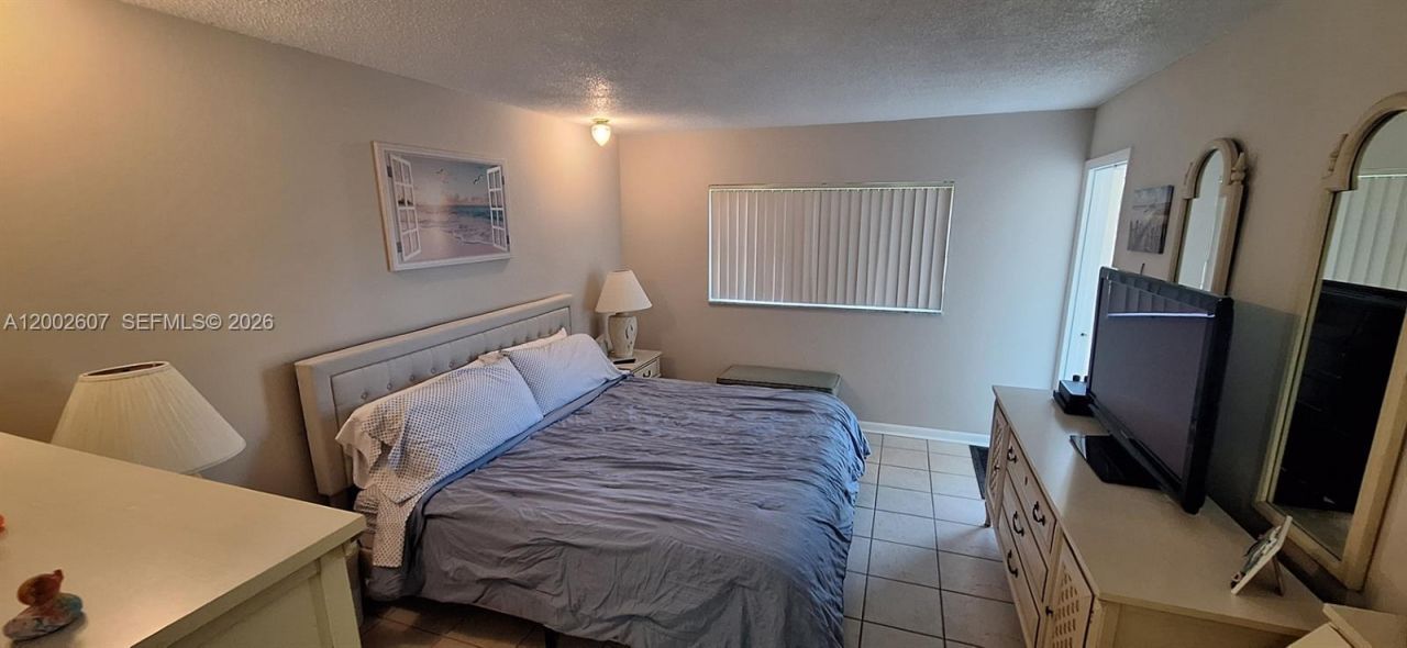 700 NE 14th Ave, Unit 407, Hallandale Beach, FL 33009 Photo