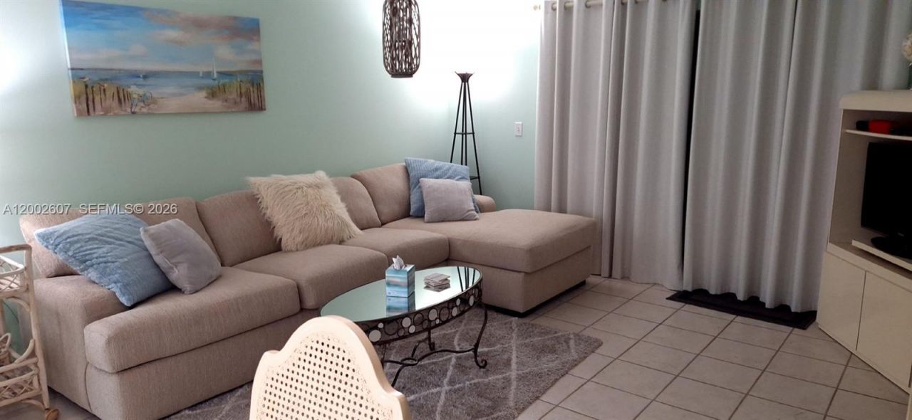 700 NE 14th Ave, Unit 407, Hallandale Beach, FL 33009 Photo