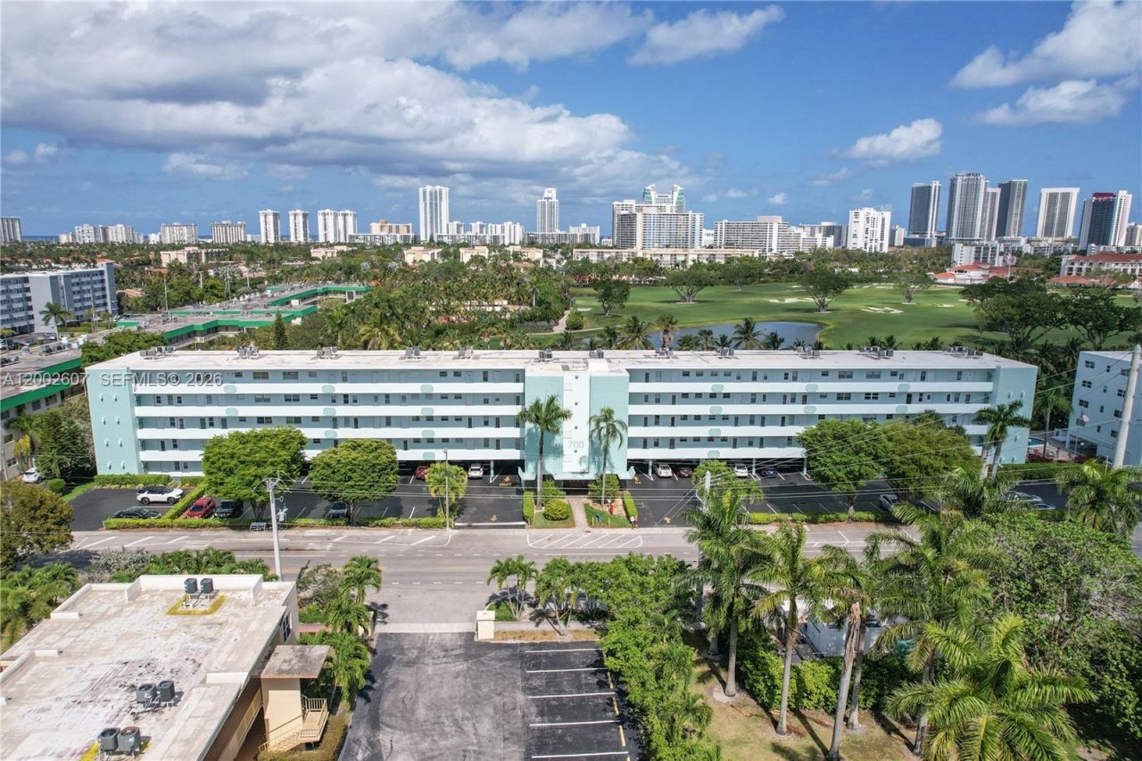 700 NE 14th Ave, Unit 407, Hallandale Beach, FL 33009 Photo
