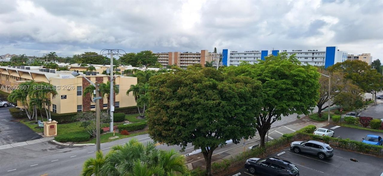 700 NE 14th Ave, Unit 407, Hallandale Beach, FL 33009 Photo