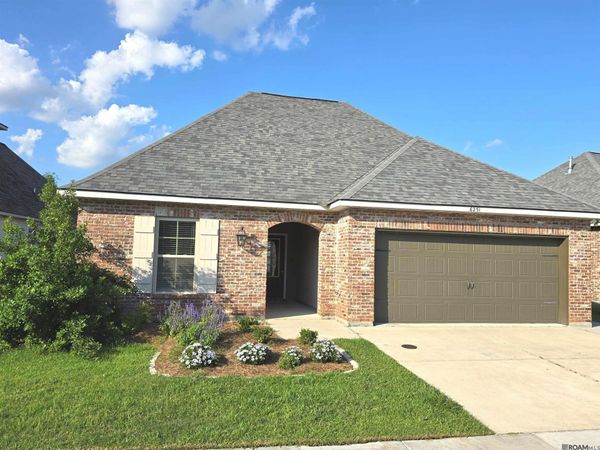 6251 Lake Edge Dr, Baton Rouge, LA 70820