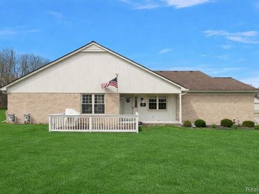 25400 Samantha Drive, Chesterfield Twp, MI 48051
