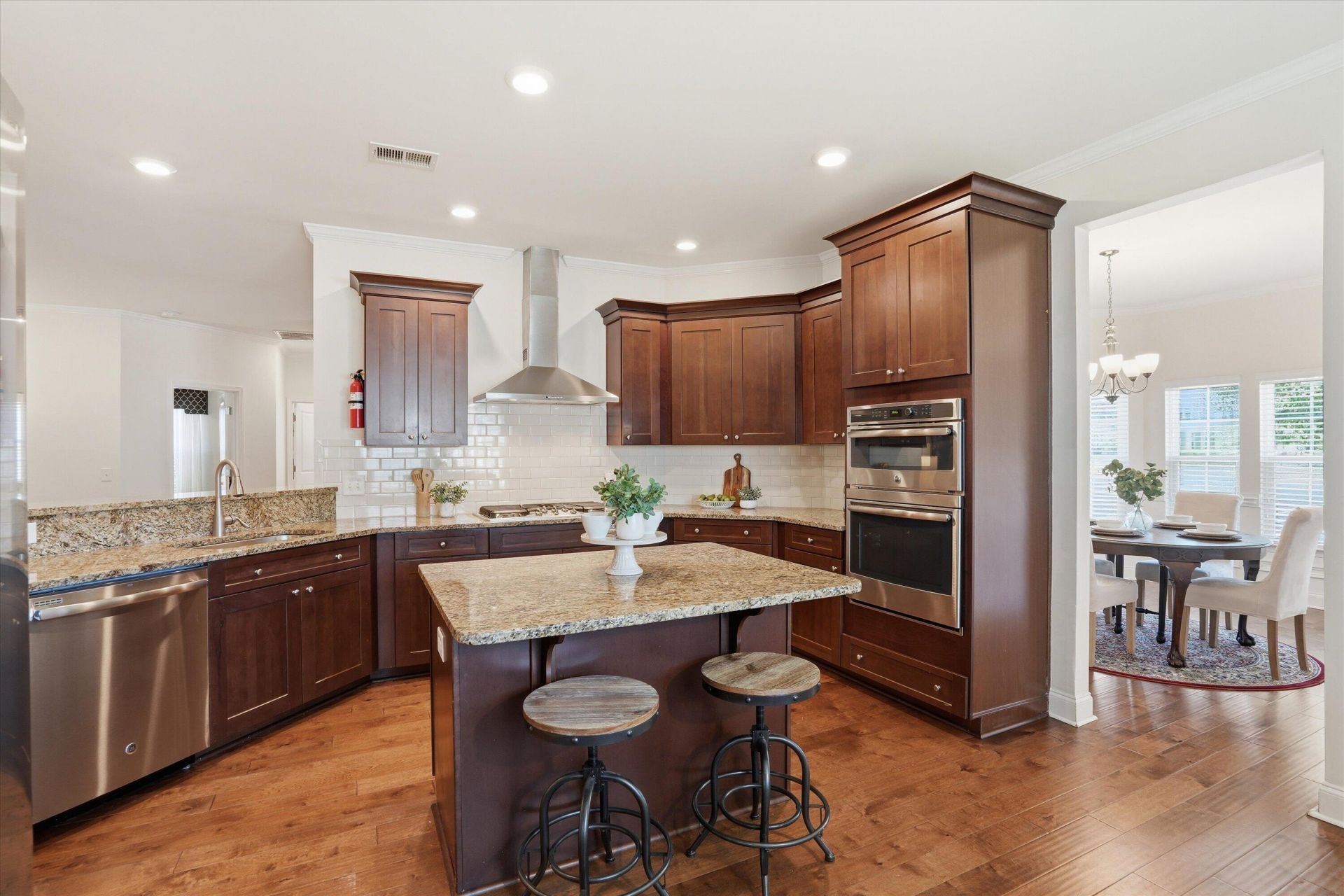 9712 Table Mountain Lane Photo 6