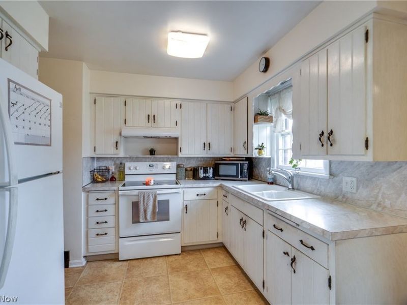 144 Perry Drive NW, Canton, OH 44708 Photo 8