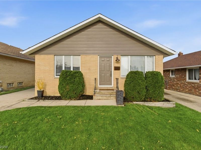 5284 E 102nd Street, Garfield Heights, OH 44125 Photo 1